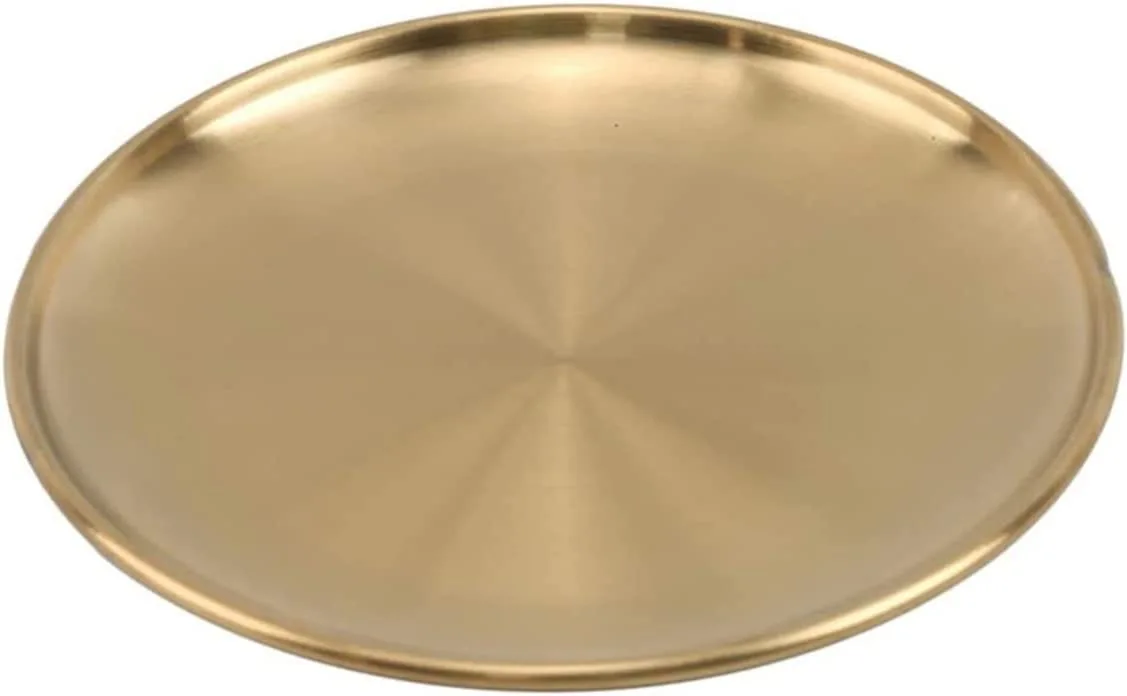 A gold serving tray is an excellent way to show off your good taste and add a touch of luxury to any occasion. There are many designs of gold serving tray.