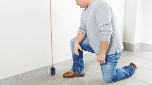 Bosch GLM165-22 being used for a wall measurement